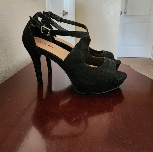 Torrid Cross strap platform heels - Picture 2 of 5